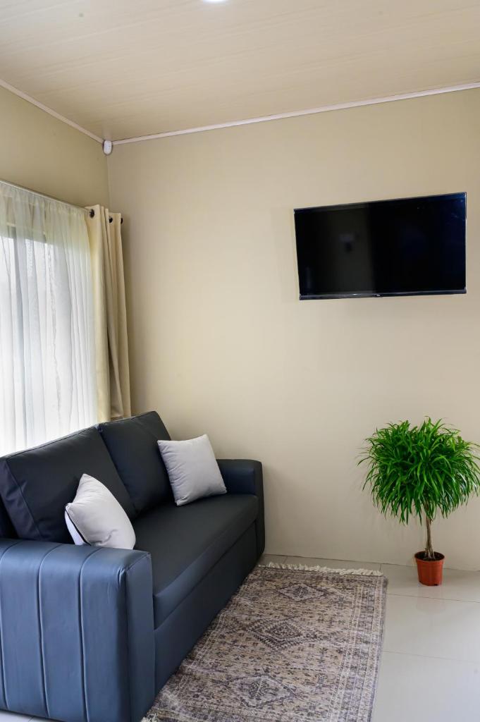 Julian House photo 4