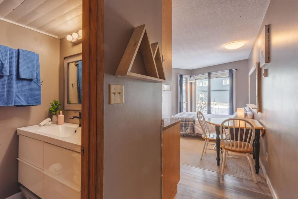The Ridge Ski-In Ski-Out Condo with Free Parking photo 1