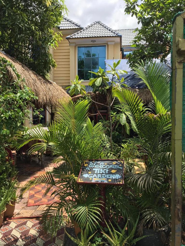 Tiki garden photo 2