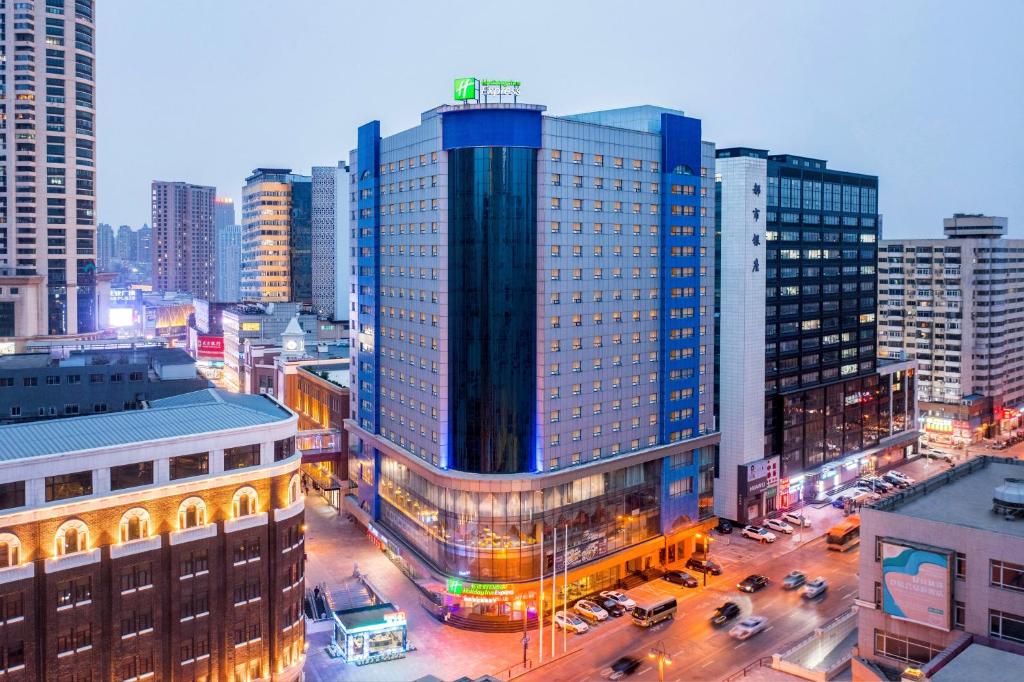 Holiday Inn Express City Centre Dalian, an IHG Hotel photo 1
