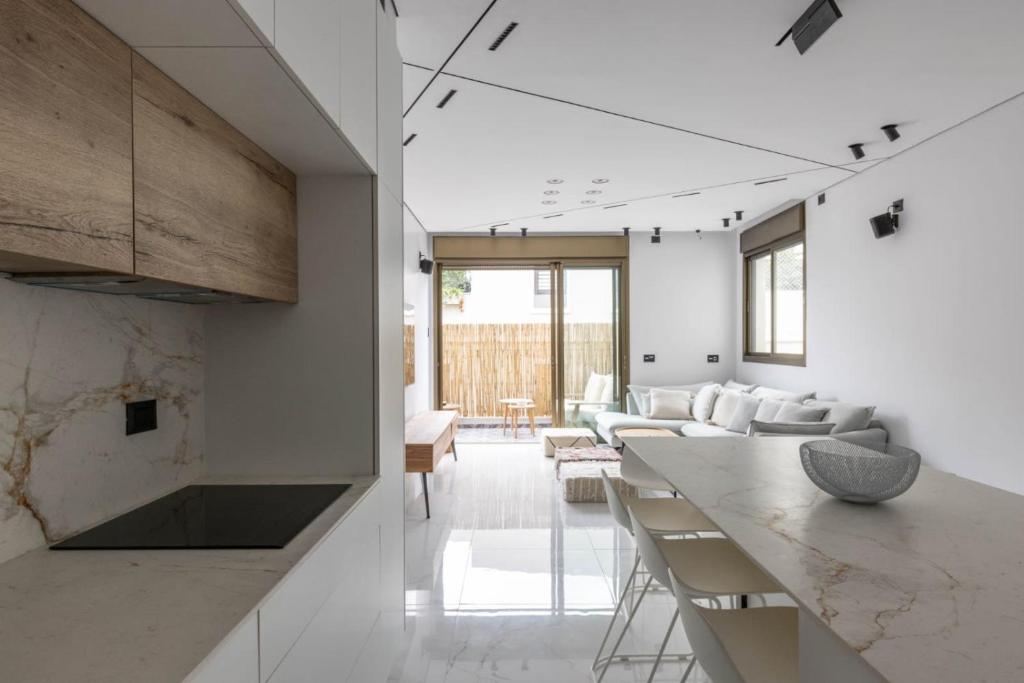 Luxury 2BR In Flea Market By Holiday Rentals photo 2