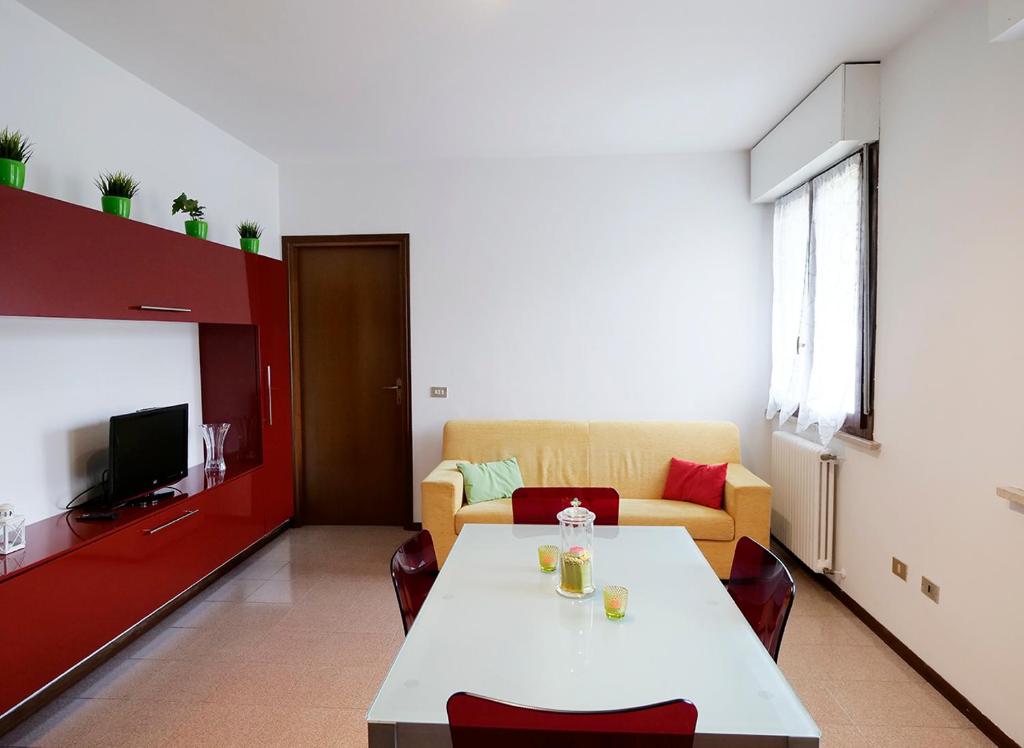 [house in color] photo 2