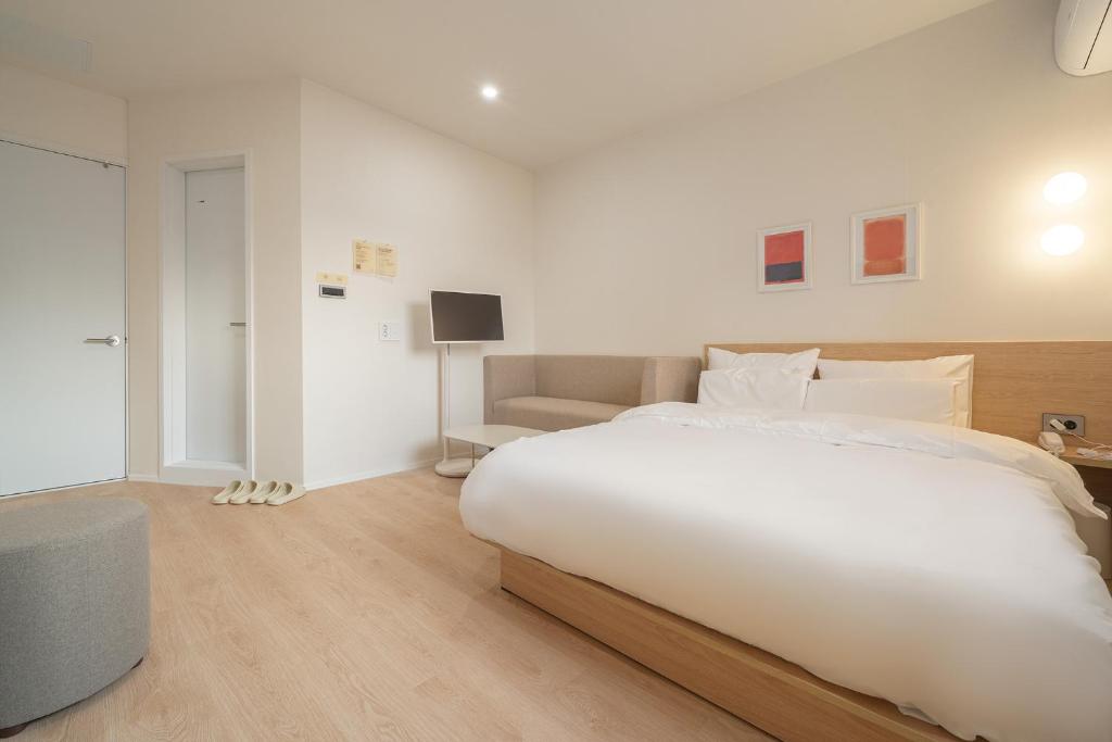 The Hyoosik Aank Hotel Cheonan Station 2nd Branch photo 1