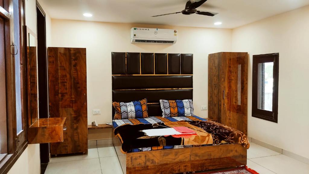 THE RAJMANI MOTEL -- LUXURY STUDIO ROOMS -- LPU Law Gate photo 2