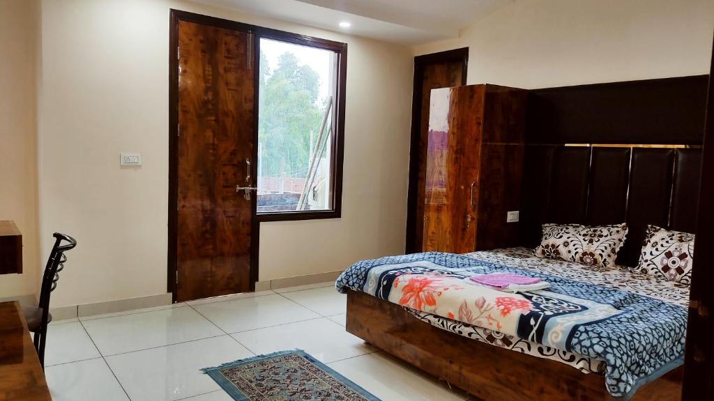THE RAJMANI MOTEL -- LUXURY STUDIO ROOMS -- LPU Law Gate photo 1