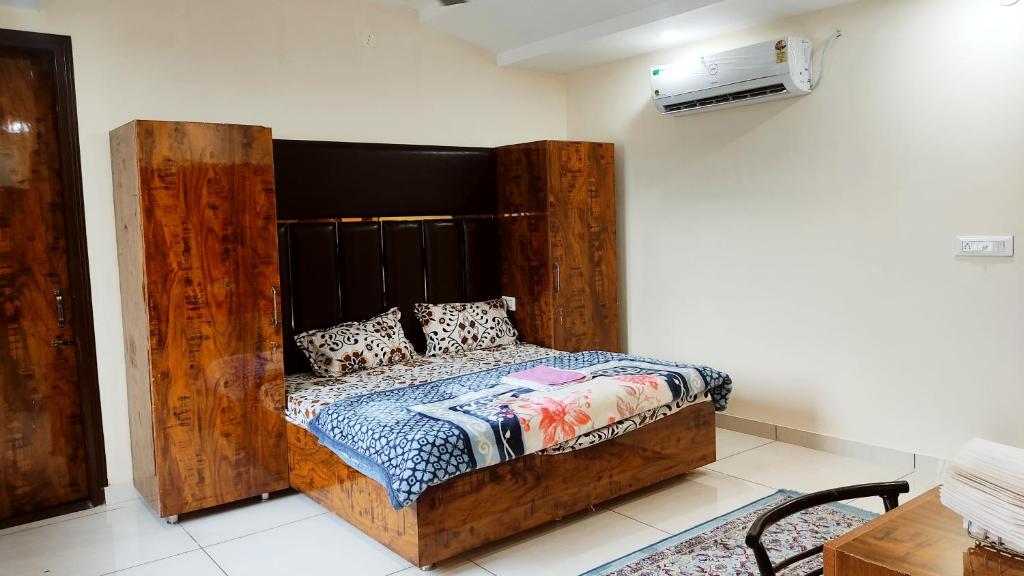 THE RAJMANI MOTEL -- LUXURY STUDIO ROOMS -- LPU Law Gate photo 4