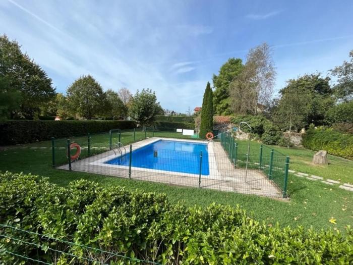 Bajo con Jardin y Piscina!