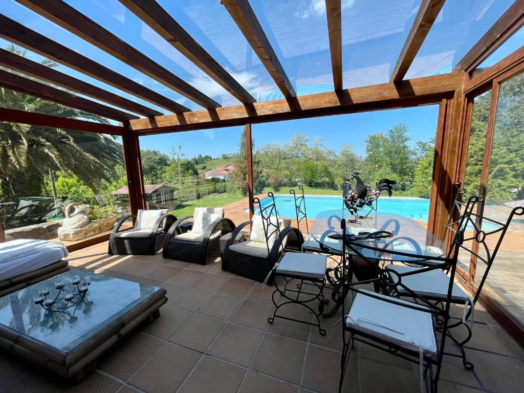 El palacio de Liaño pool chillout bbq photo 1