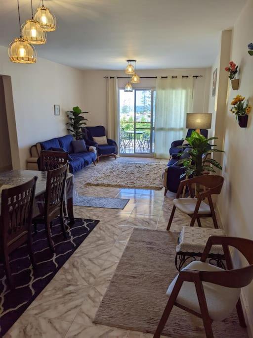 Spacious 3 bedroom apartment with a sea view.