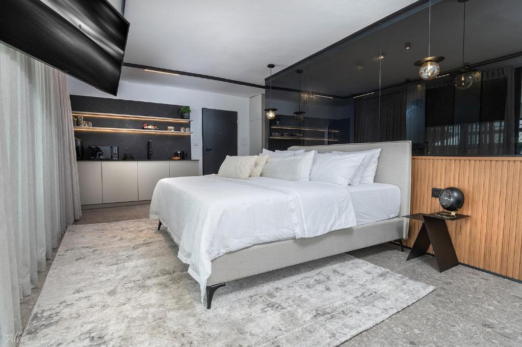 Alice Suites photo 2