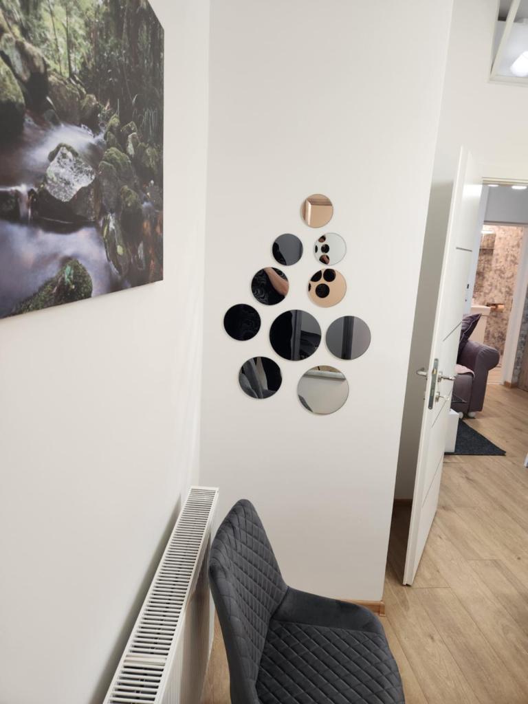 APARTMAN OAZA ZAGREB 42 m2 with Free Parking Self Check-in - Tap to explore photos