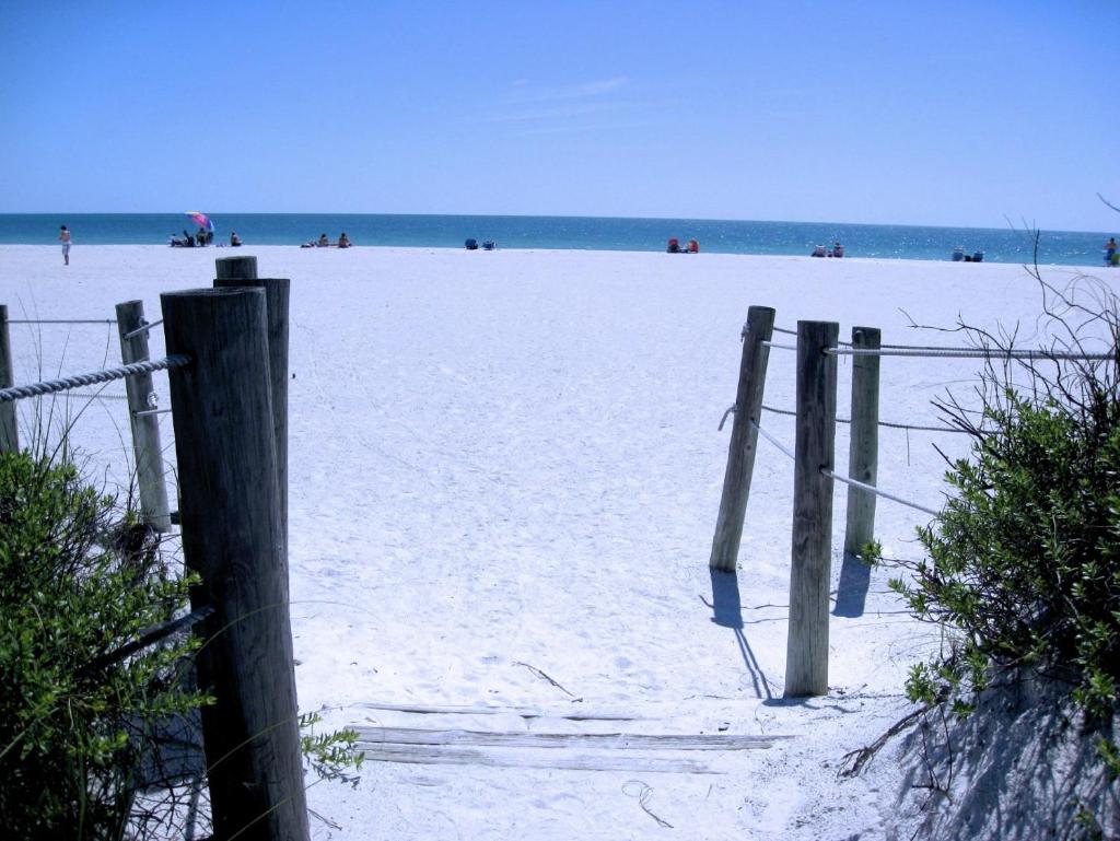 Anna Maria Island Beach Sands 201 photo 4
