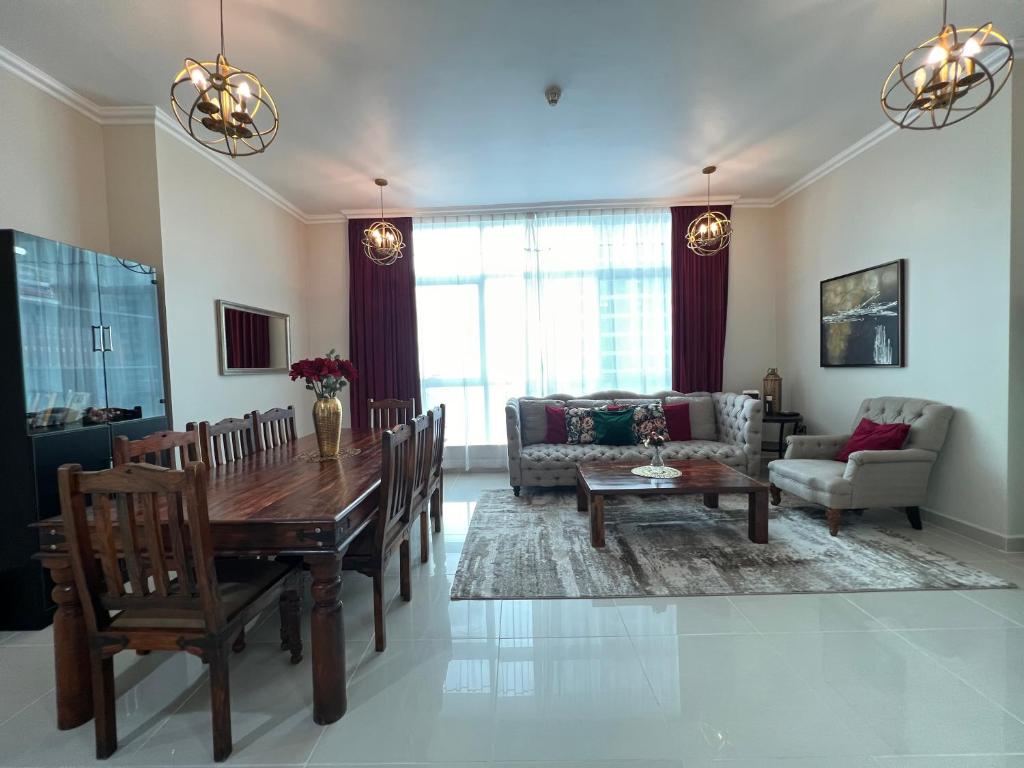 Two Continents Holiday Homes - Marina & Sea View 3 bedrooms Apartment photo 2