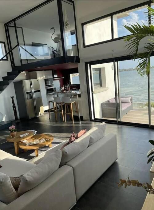 Design villa with panoramic pond view and jacuzzi photo 4