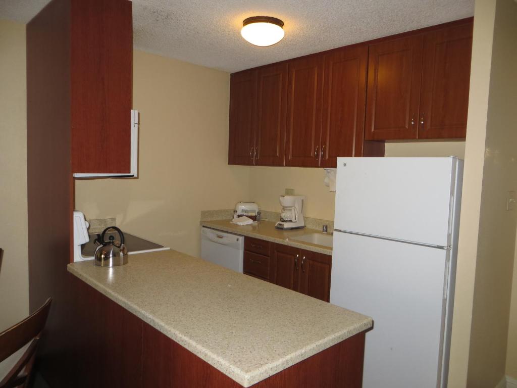 Сьюит (Люкс с 1 спальней (без курортного сбора)), Jockey Resort Suites Center Strip
