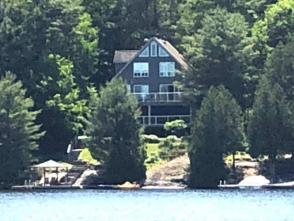 Muskoka Lakeshore Cottage Bliss photo 3