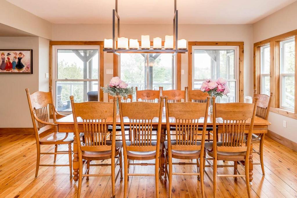 Muskoka Lakeshore Cottage Bliss photo 1