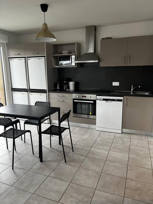 Gite Urbain - Grand appartement dans la quartier des machines de l'île photo 3