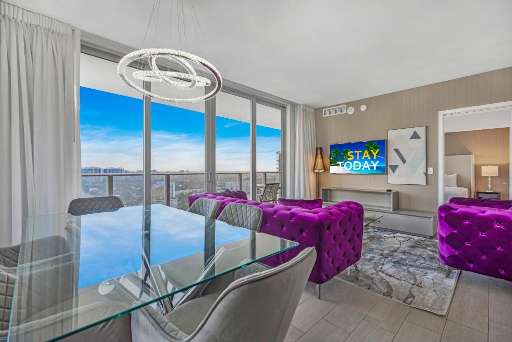 Hyde House 2409 - Luxury High Floor 2BR 2BA Apartment Suite with direct ocean view, roof top pool, resort amenities photo 2