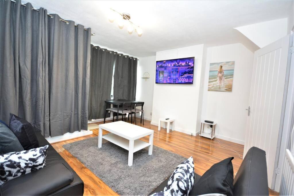 Lovely 2 bed Flat in S/E London photo 2