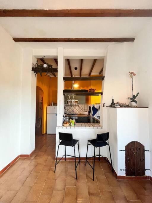 Bright & Colourful Flat only 5 minutes from sea