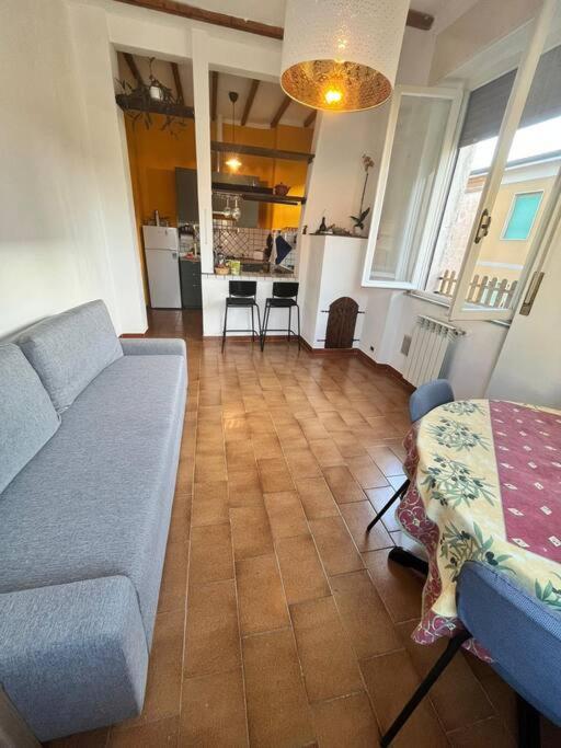 Bright & Colourful Flat only 5 minutes from sea photo 4