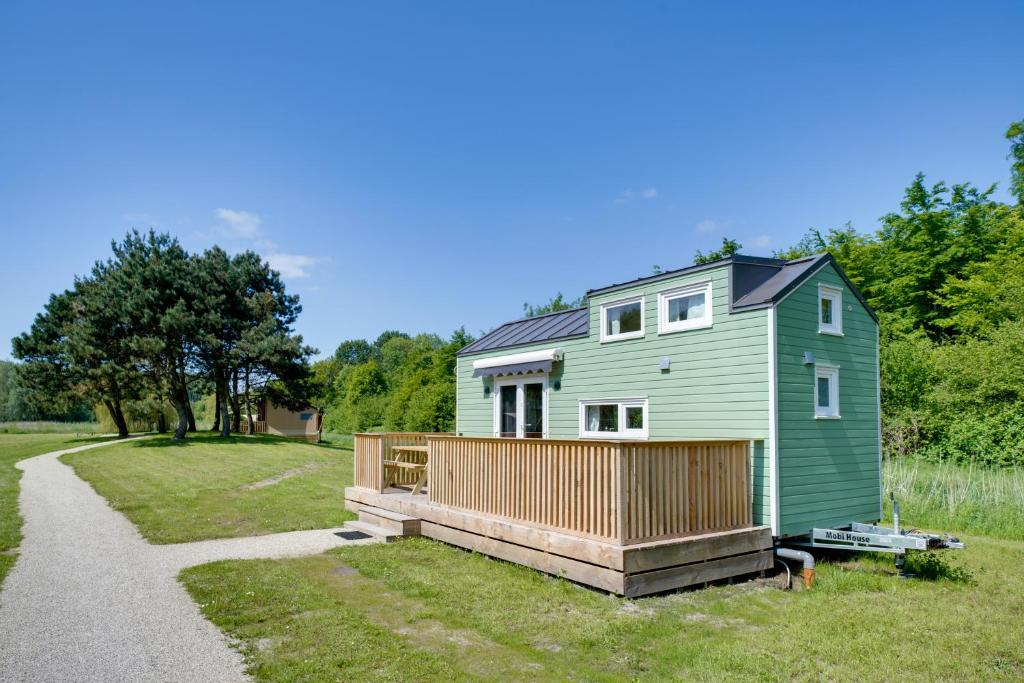 Green Tiny House with shared pool photo 1