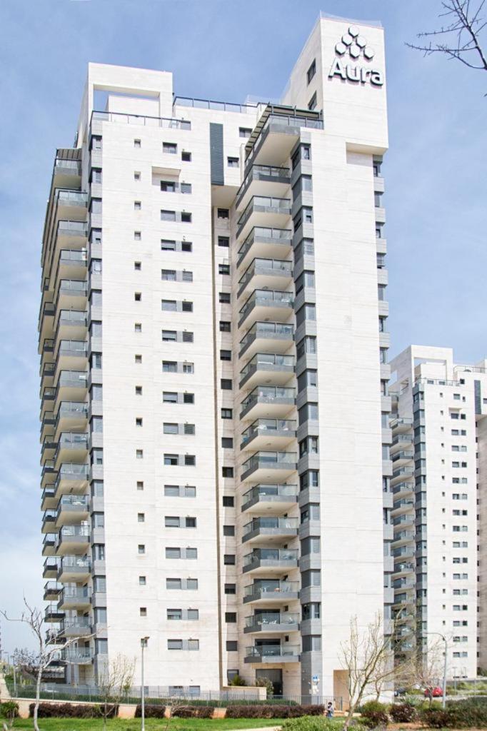 A large and well-designed apartment with a stunning view photo 2