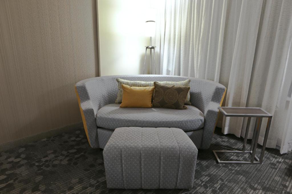 Courtyard by Marriott Battle Creek photo 3