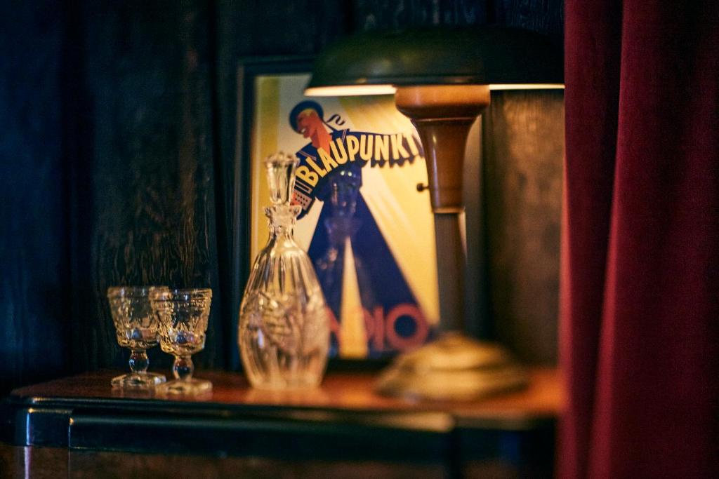 Crew's Quarters Boarding House Caters to Men image
