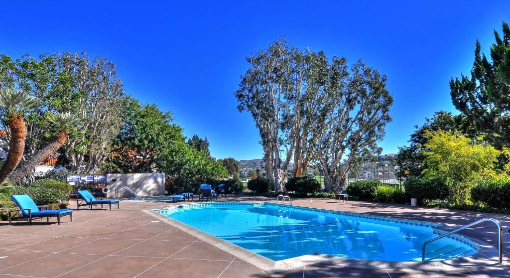 604 Gorgeous Renovated Condo, Steps to Omni Spa, Golf, Tennis, PFC & Exclusive Building Pool photo 2