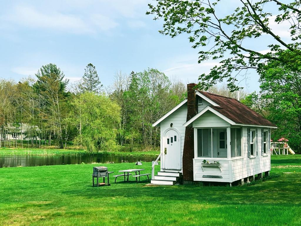 Eden Village Motel & Cottages image