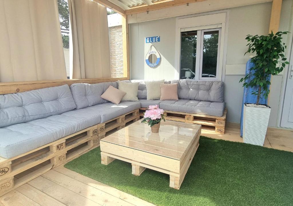 Blue - 2 Bedroom House & Hot Tub in Razanac photo 1