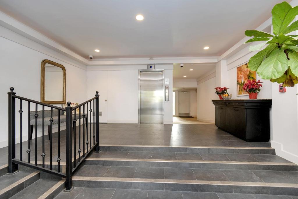 633 Top Floor Corner Condo inside the gates of the Resort photo 4