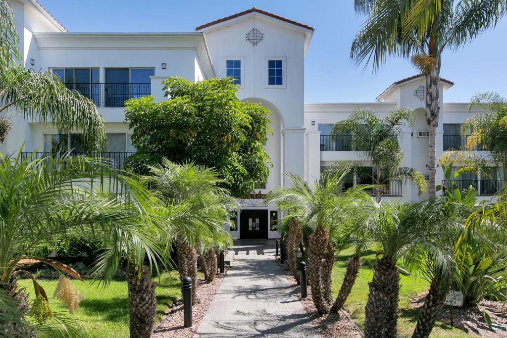 642 Classic Studio in Cortez Building - Beautiful Views of Torrey Pine and Golf Course 642 photo 1