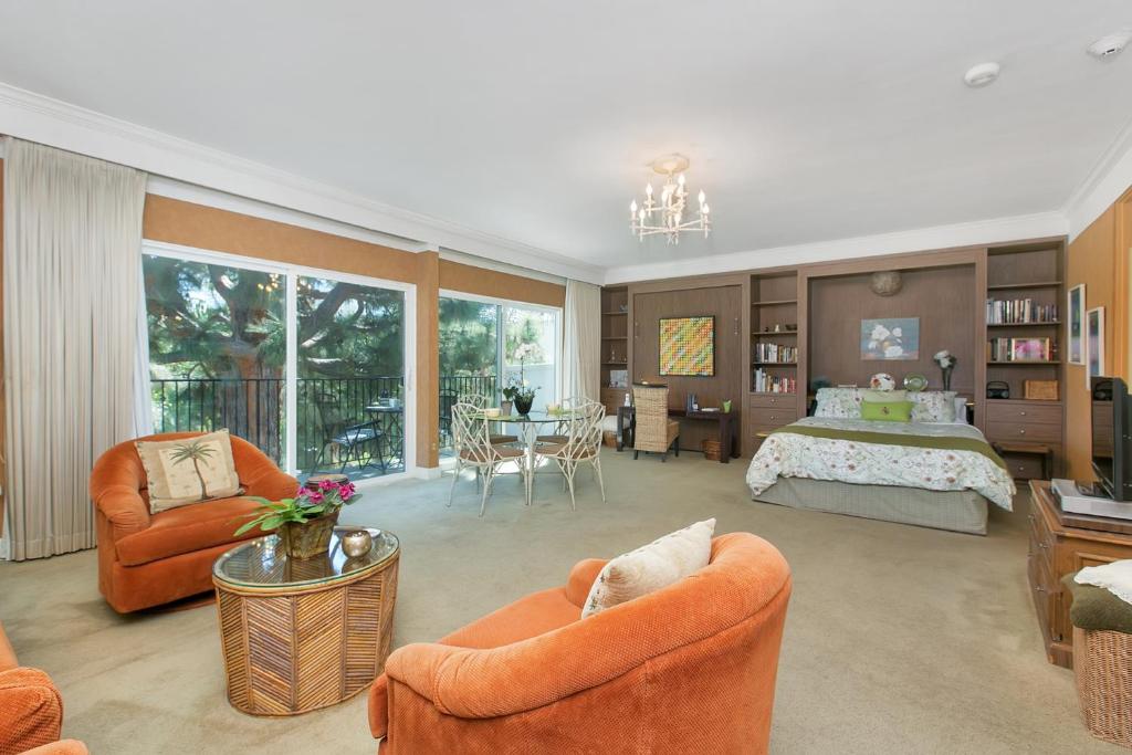 642 Classic Studio in Cortez Building - Beautiful Views of Torrey Pine and Golf Course 642 photo 3