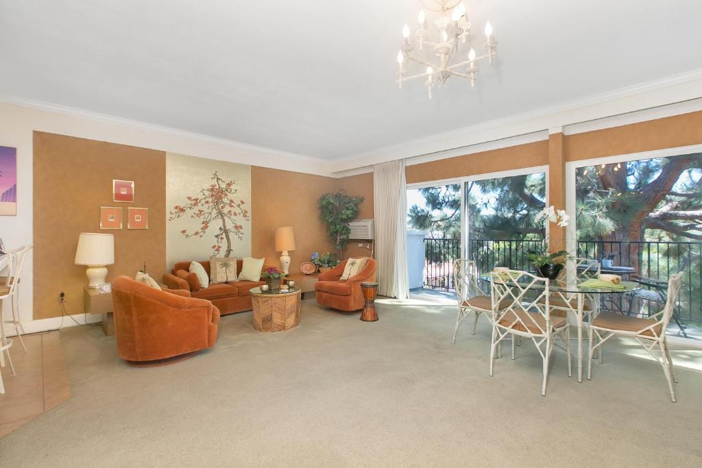 642 Classic Studio in Cortez Building - Beautiful Views of Torrey Pine and Golf Course 642 photo 4