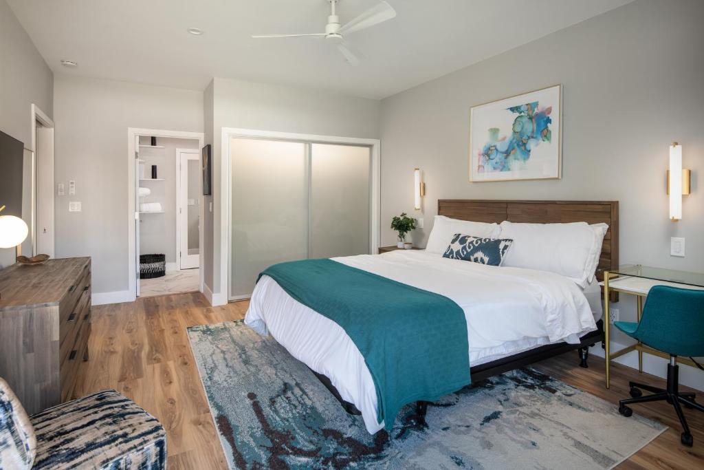 645 Fresh Modern Condo Inside Resort Gates - Free Wifi - Walk to Spa photo 3