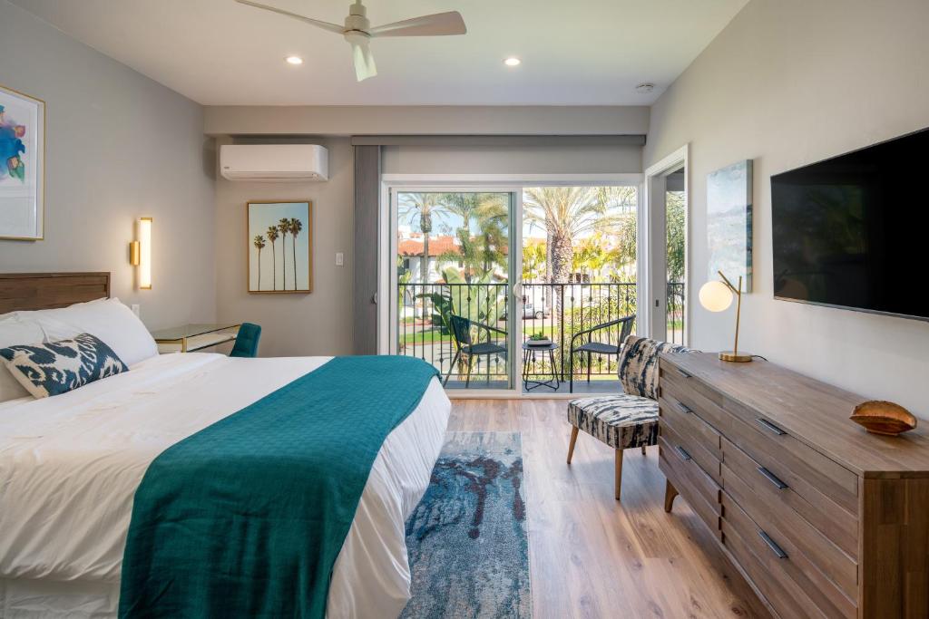 645 Fresh Modern Condo Inside Resort Gates - Free Wifi - Walk to Spa photo 4