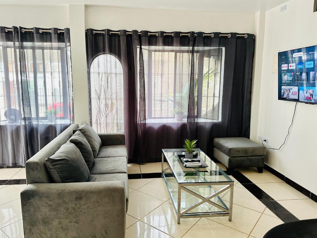 Comfortable 3-Bedroom Condo in Bellavista, Guayaquil photo 1
