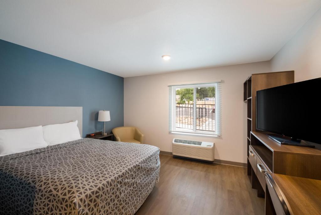 WoodSpring Suites Austin Central photo 3