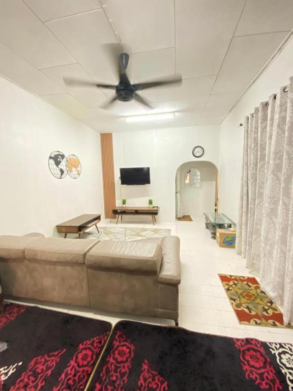 K.HOMESTAY @ KOK LANAS *aircond *3 bedrooms photo 3