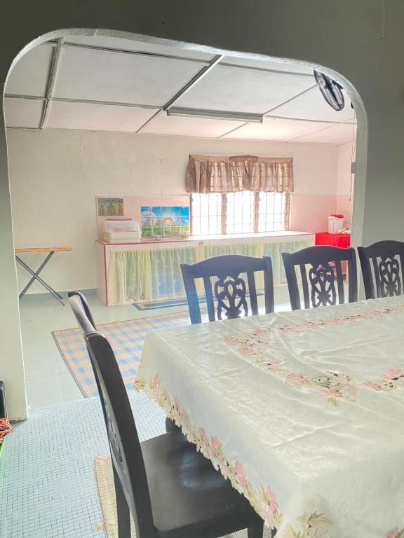 K.HOMESTAY @ KOK LANAS *aircond *3 bedrooms photo 4