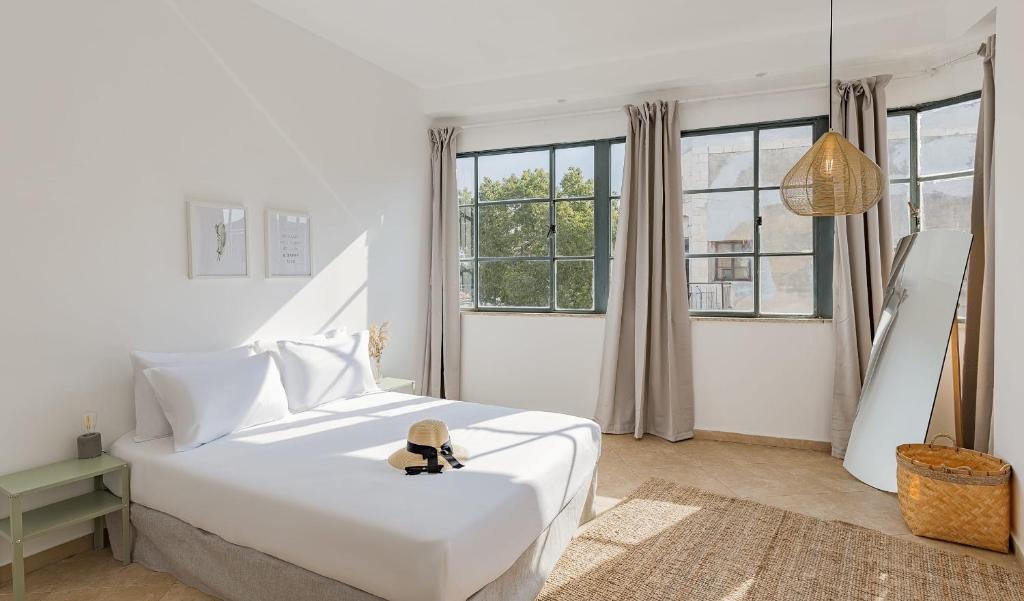 Renovated Historical Roof Top Apt by the Beach photo 1