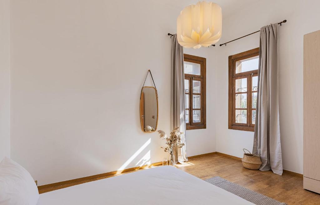 Renovated Historical Roof Top Apt by the Beach photo 4