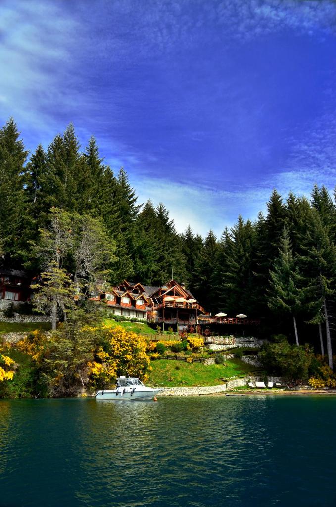 Dos Bahias Lake Resort