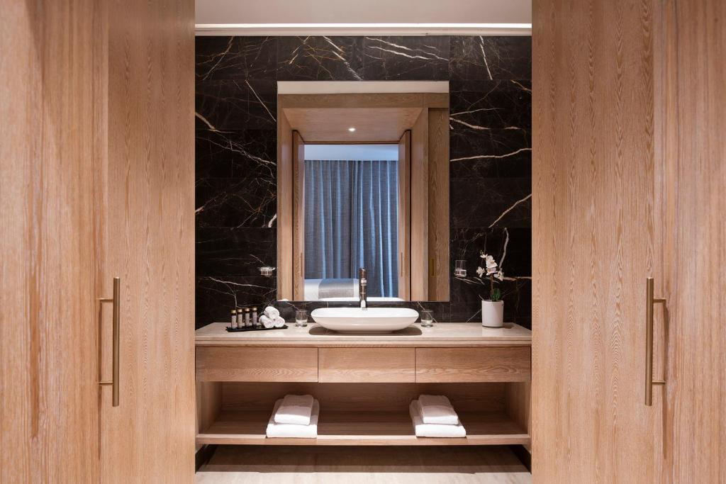 The Bentley Luxury Hotel & Suites photo 3