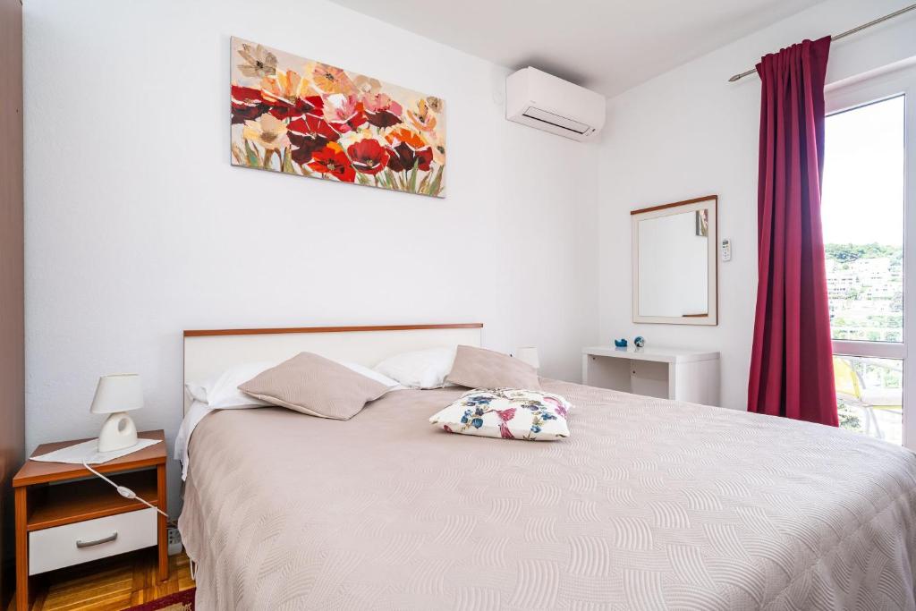 Apartment Marieta - Tap to explore photos