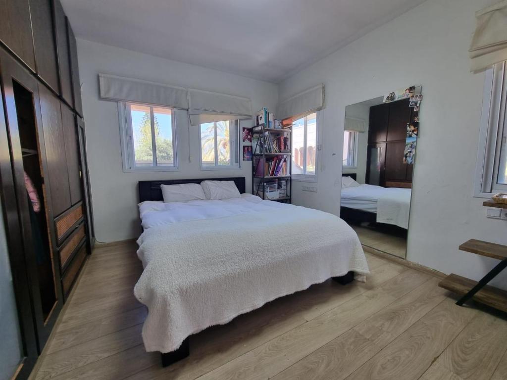 shirly three bedroom house photo 4