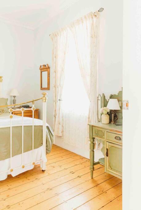 Hope street cottage- Peaceful & private with CBD conveniences photo 1